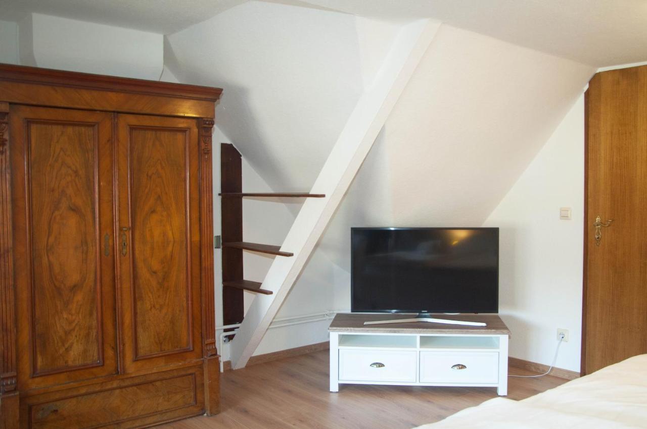 Wg Bernstein - Reetdachhaus - Ruhe Und Seeblick Sellin  Exterior photo