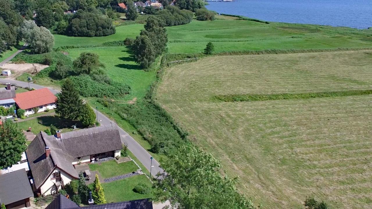 Wg Bernstein - Reetdachhaus - Ruhe Und Seeblick Sellin  Exterior photo